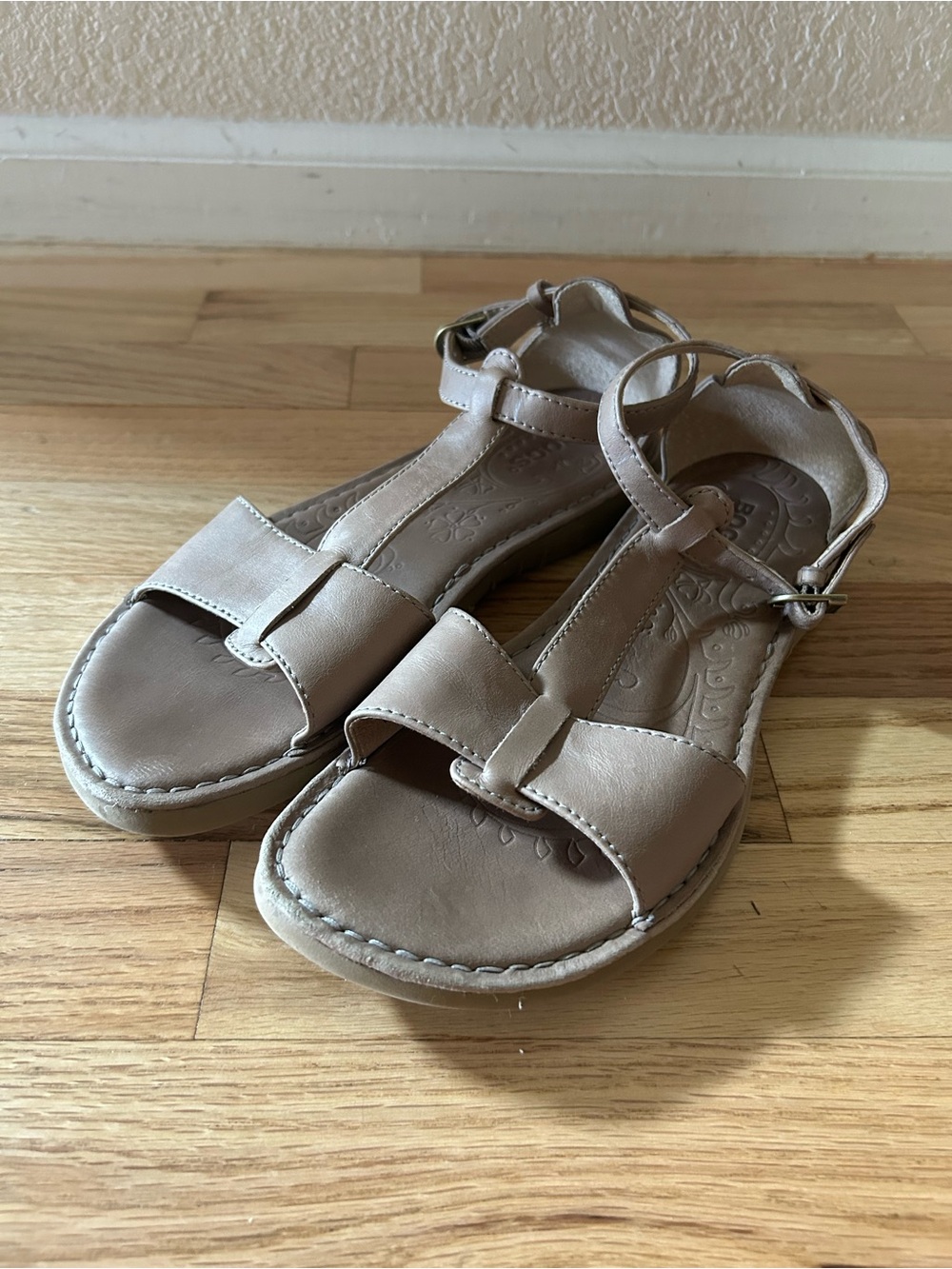Women’s Neutral Tan Leather T-Strap Sandals